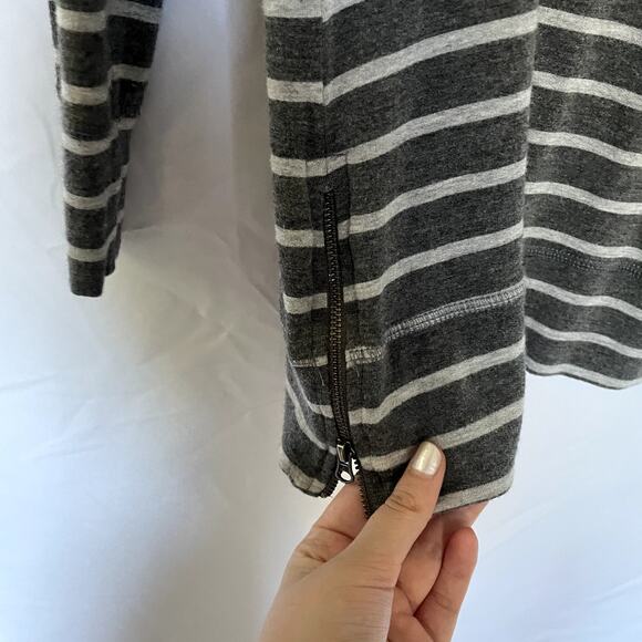 A pea in the pod maternity sweater gray striped knit top women's size small - Picture 5 of 7